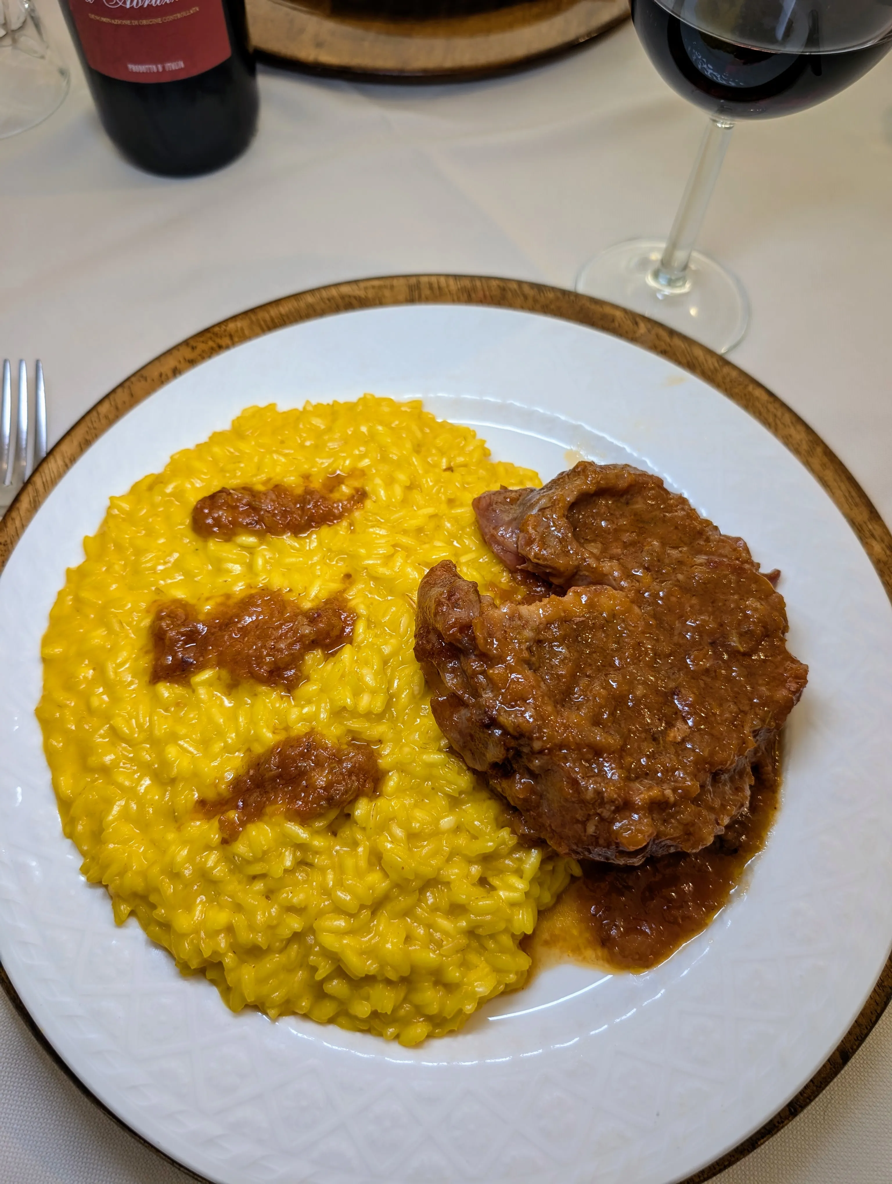 Interno elegante dell'Osteria di Largo Kennedy